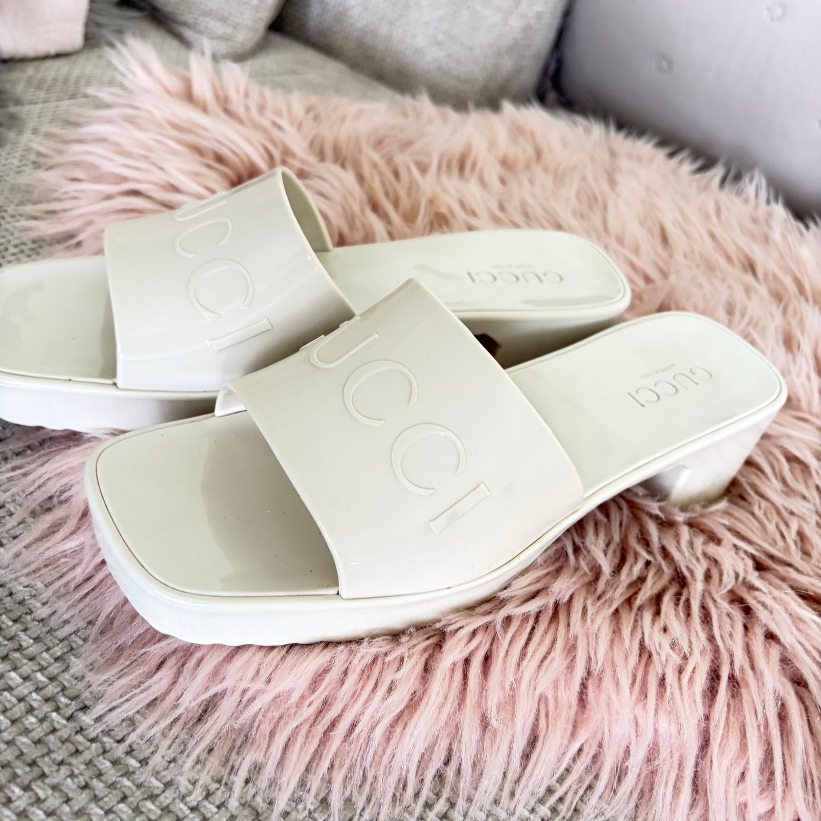 Gucci Rubber Platform Slippers - Crème maat 39, Ophalen of Verzenden, Zo goed als nieuw, Wit, Slippers