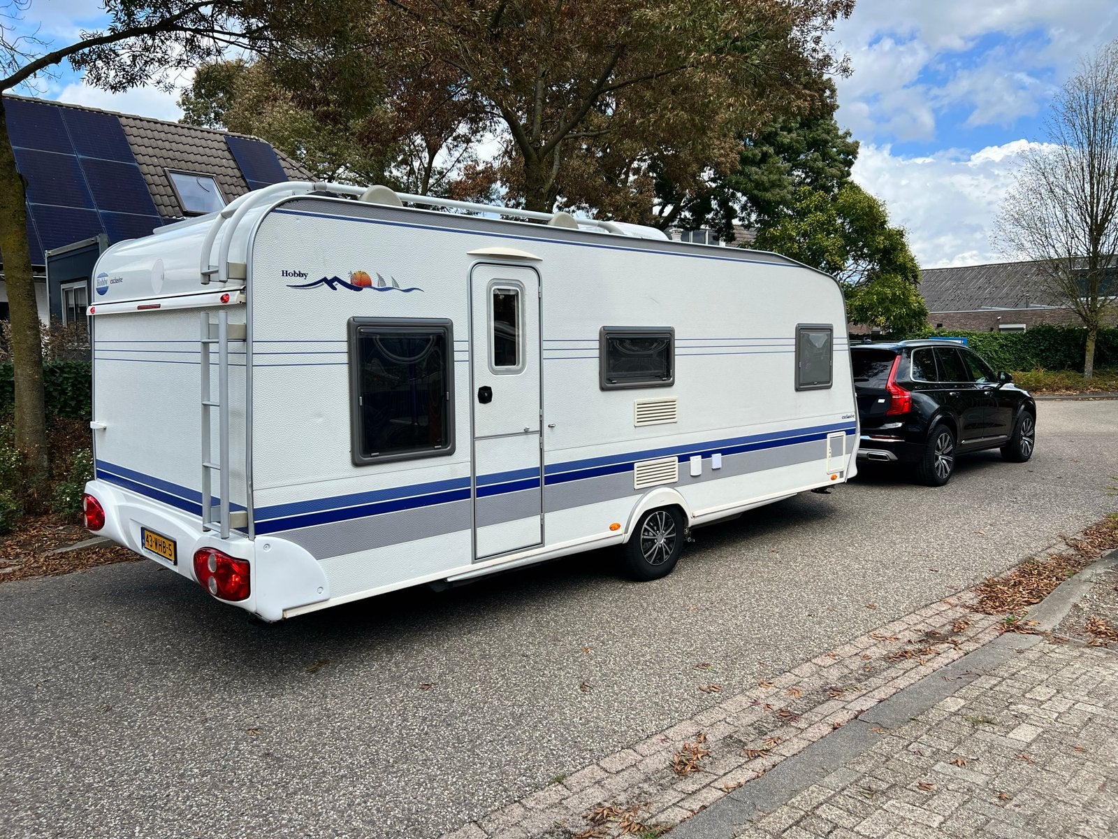Hobby KMFE 560 (2007) met dakairco en mover, Caravans en Kamperen, Stapelbed, Hobby, Airco, Treinzit