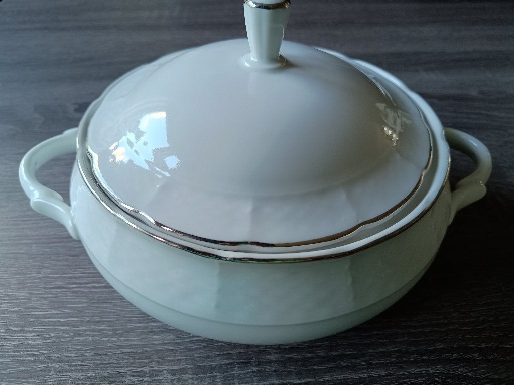 Schaal met deksel, wit met zilver randje, Thun, Ophalen, Overige stijlen, Porselein, Schaal of Schalen