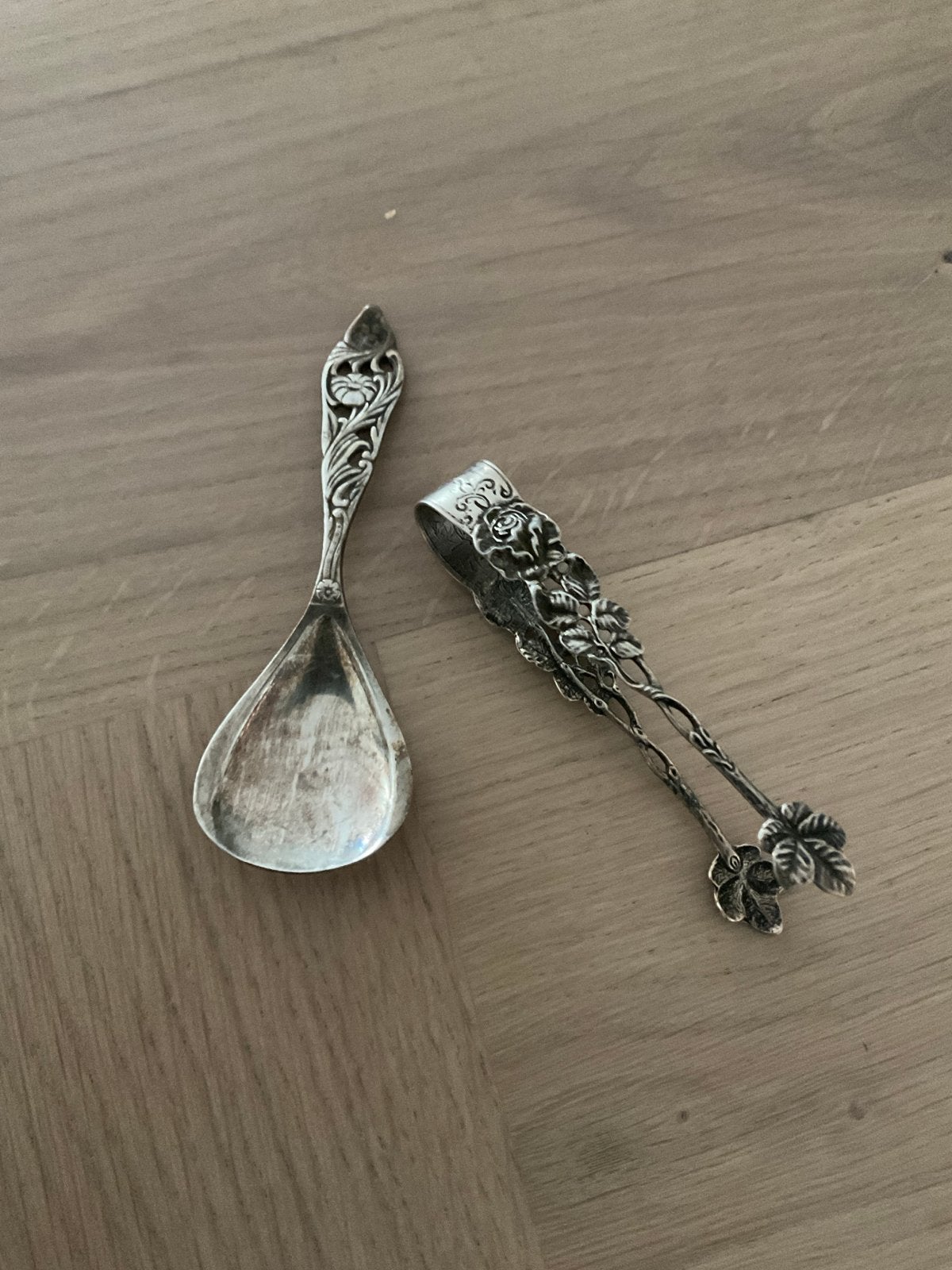 Antieke verzilverde suikertang en lepel., Antiek en Kunst, Antiek | Bestek, Ophalen of Verzenden
