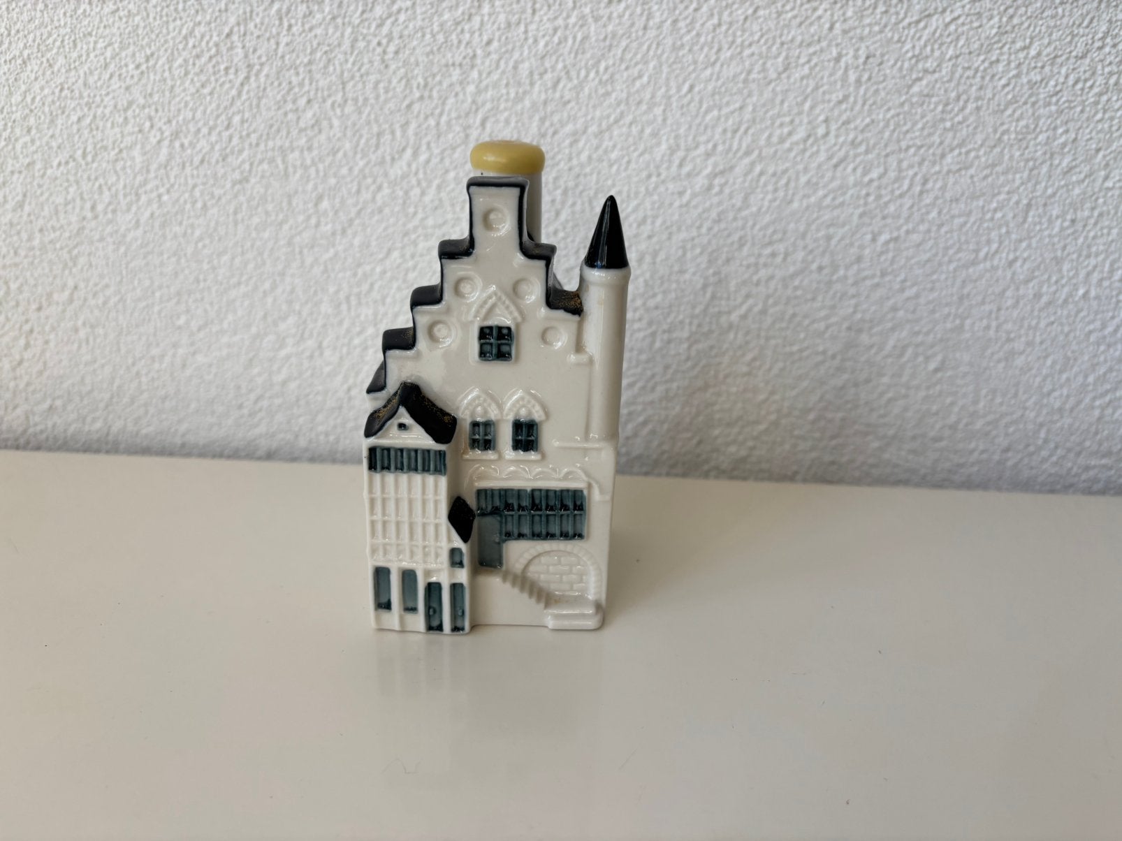KLM huisje 101 (Gevuld en geseald), Verzamelen, KLM Huisjes, Ophalen of Verzenden, Zo goed als nieuw, 61 t/m 80, Gevuld