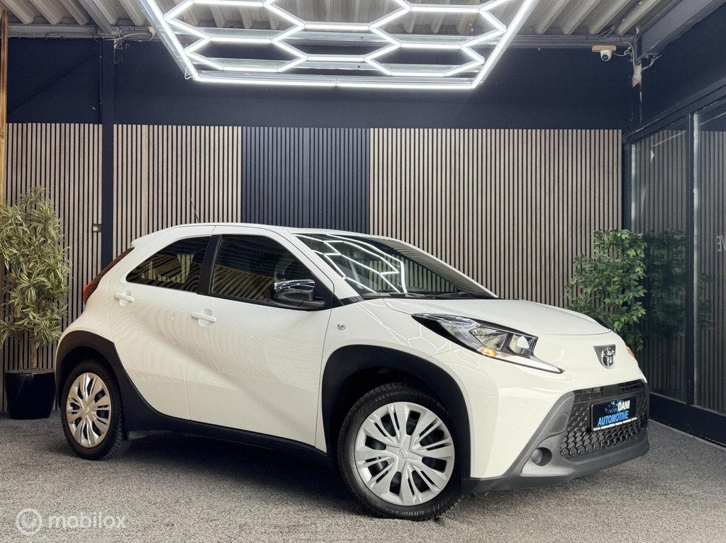 Toyota Aygo X 1.0 VVT-i S-CVT Premium|Carplay|Acc|Cam|Lane, Stof, Gebruikt, Zwart, 4 stoelen