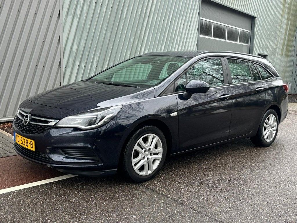 Opel Astra Sports Tourer 1.6 CDTI 110pk Online Edition, Gebruikt, Blauw, Origineel Nederlands, 140 €/maand