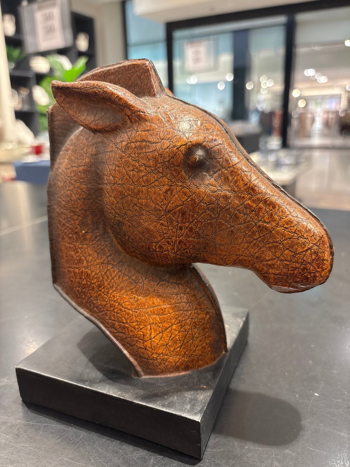 Nieuwe lederen paardenhoofd op sokkel, Vintage, Leer, Nieuw, Ophalen of Verzenden