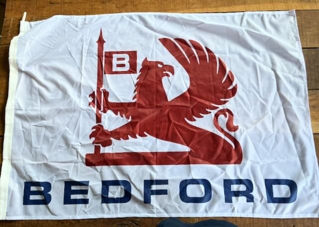 BEDFORD retro  garage -  reclame vlag 100x 70, Verzamelen, Ophalen of Verzenden, Zo goed als nieuw, Auto's