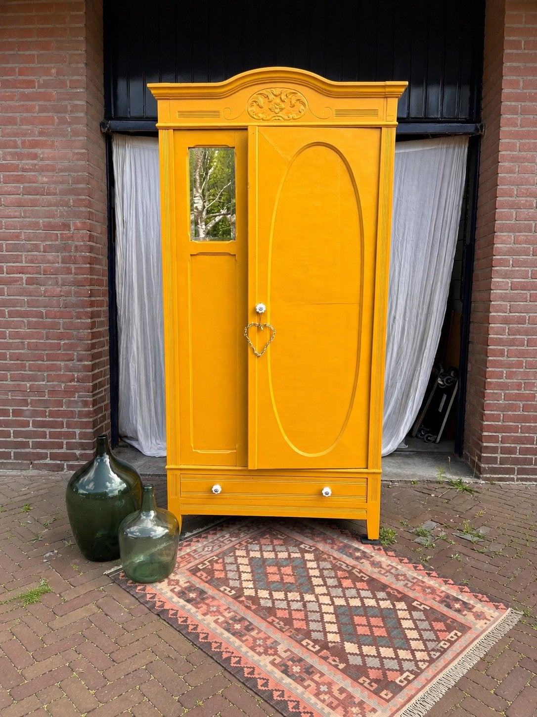 Leuke brocante kledingkast in okergeel., Ophalen of Verzenden, Zo goed als nieuw, 50 tot 75 cm, 200 cm of meer