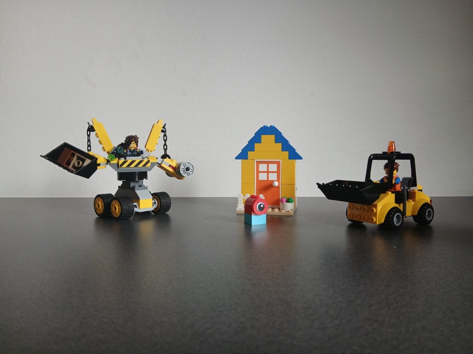 LEGO The Movie 2 Emmet's Bouwrobot & Huisje met Koffer, Ophalen of Verzenden, Zo goed als nieuw