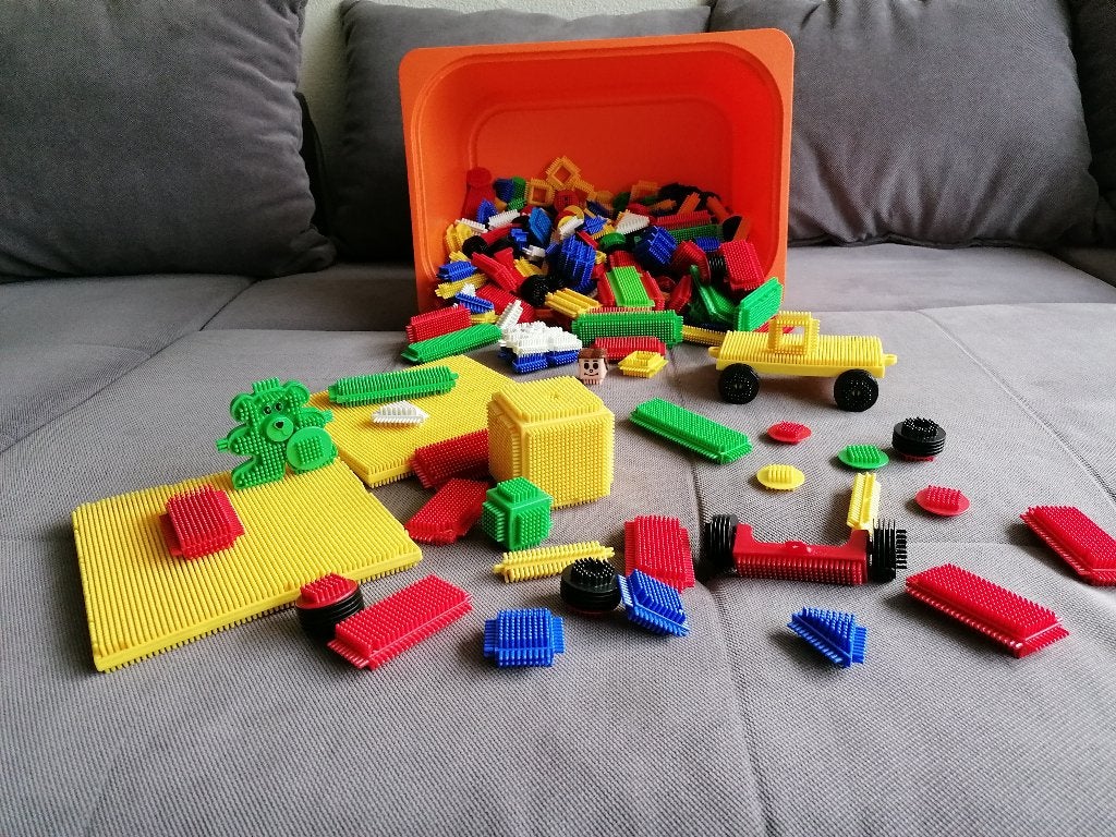 Nopper Meer dan 100 stukjes; kleuren, vormen., Kinderen en Baby's, Speelgoed | Bouwstenen, Ophalen, Zo goed als nieuw, Nopper
