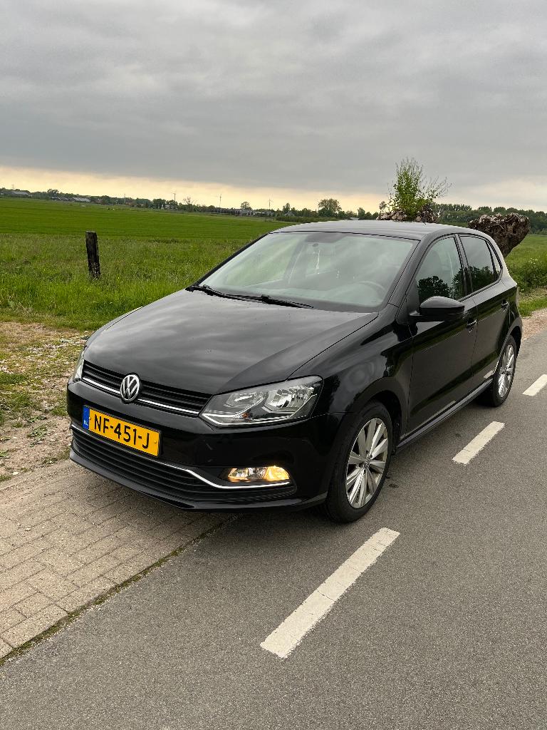 Volkswagen Polo 1.2 TSI 66KW 2017 Zwart, Voorwielaandrijving, Stof, 40 €/maand, Zwart