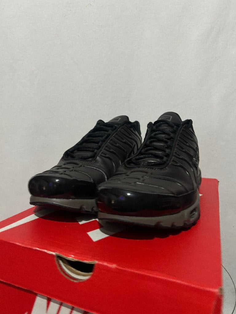 PARTIJ 10 x Paar NIEUWE Nike Air Max Plus Black IN DOOS EU45, Zwart, Nike, Nieuw, Ophalen of Verzenden