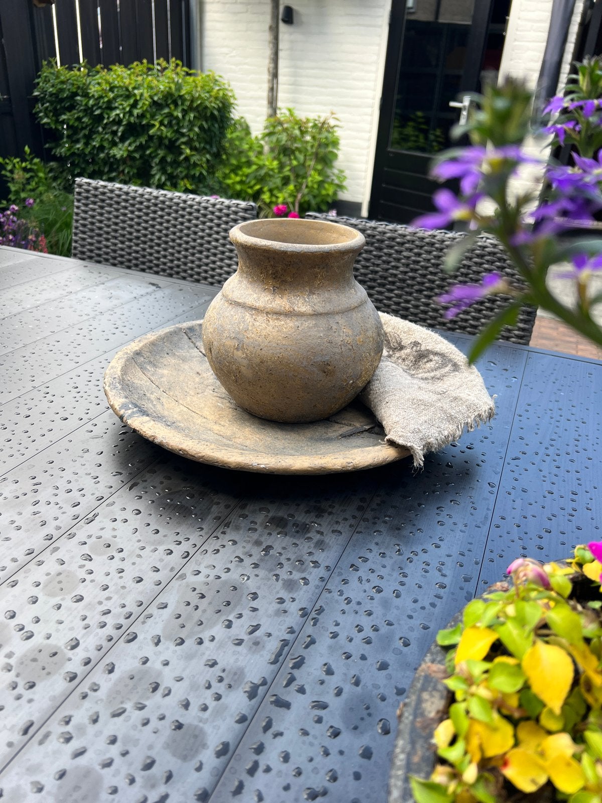 Landelijke vaas met schaal en doek met hertenkop, Ophalen of Verzenden
