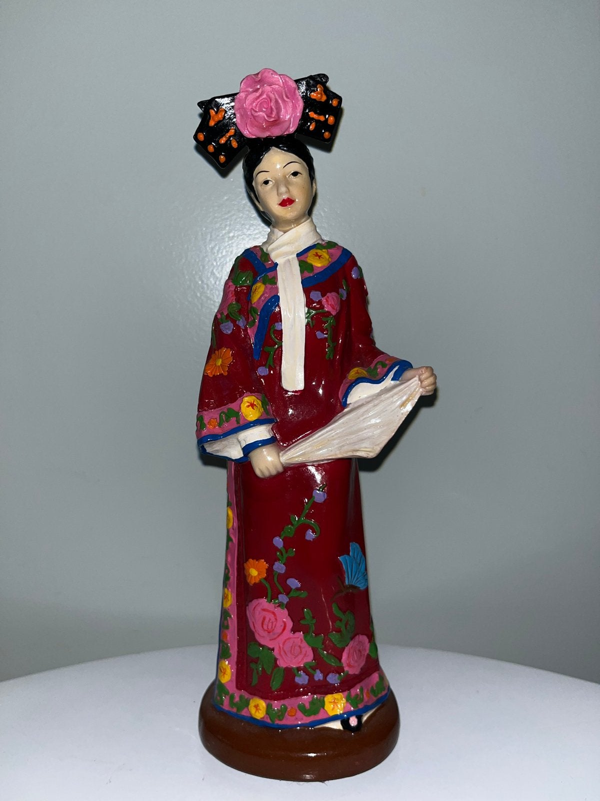 Decoratieve Chinese Vrouw Figuur met Bloemen en Waaier, Verzamelen, Beelden en Beeldjes, Zo goed als nieuw, Mens, Ophalen of Verzenden