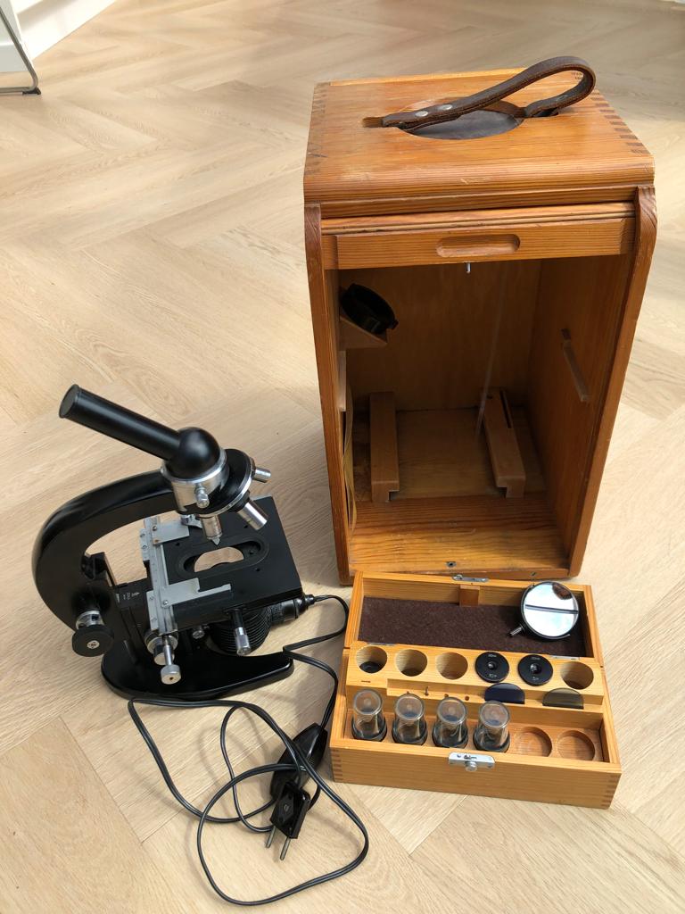 authentieke carl zeiss jena microscoop 1950-1954, Audio, Tv en Foto, Optische apparatuur | Microscopen, Ophalen, Gebruikt, 400x tot 1000x