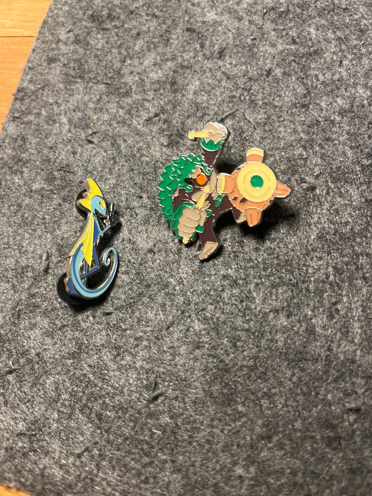 Pokémon Pins - Set van 2 unieke figuren, Verzamelen, Ophalen of Verzenden, Zo goed als nieuw, Figuurtje, Speldje of Pin