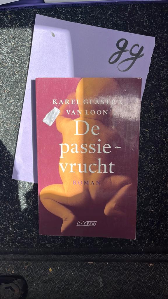 De Passievrucht - Karel Glastra van Loon (Roman), Boeken, Ophalen of Verzenden, Zo goed als nieuw, Nederland