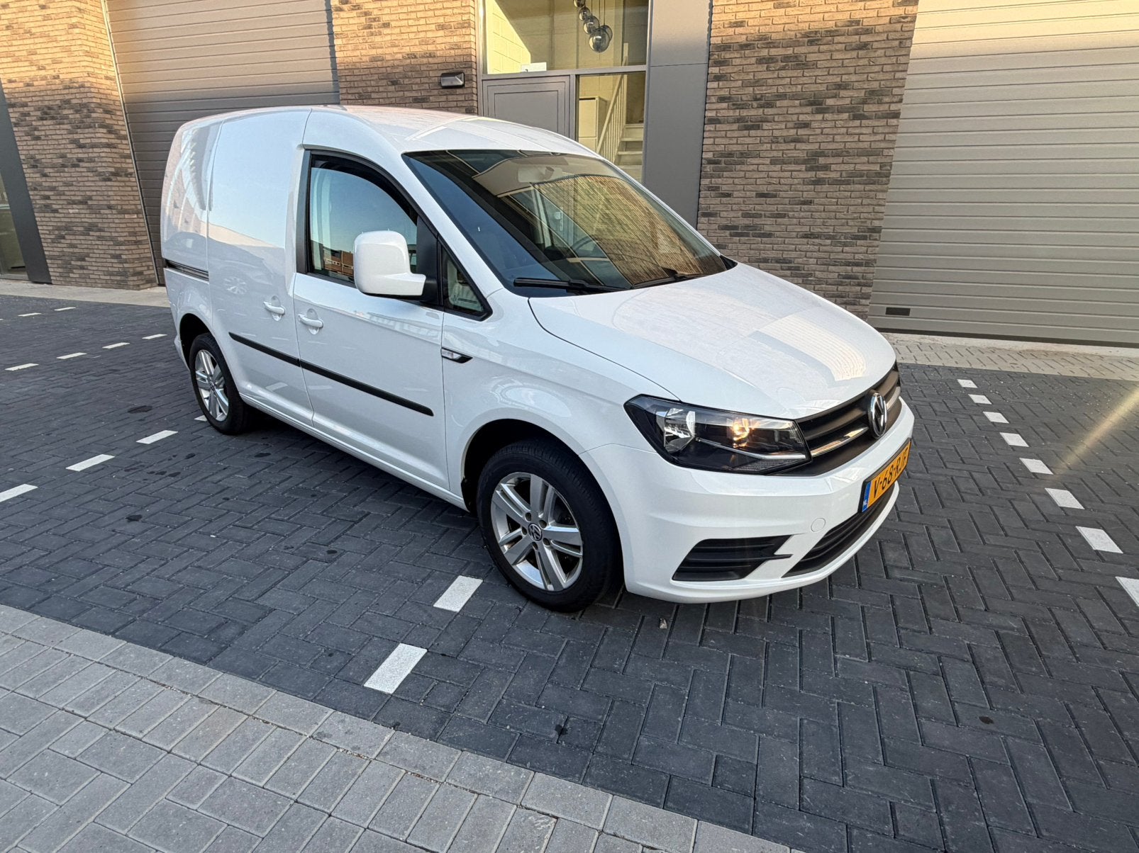 Volkswagen Caddy Benzine 2018 Grijskenteken Carplay BTW, Voorwielaandrijving, Dealer onderhouden, 1250 kg, Volkswagen