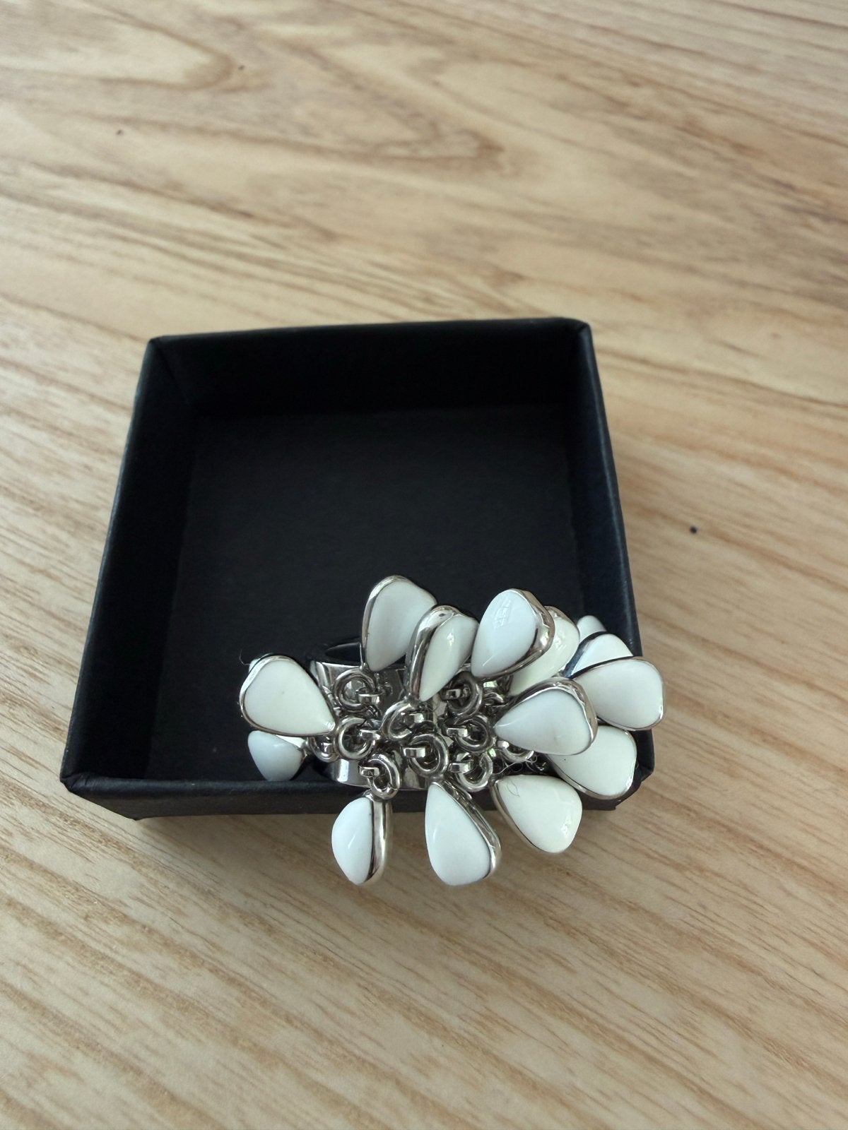 Swatch ring met witte bedeltjes, Overige materialen, Wit, Nieuw, Ophalen of Verzenden
