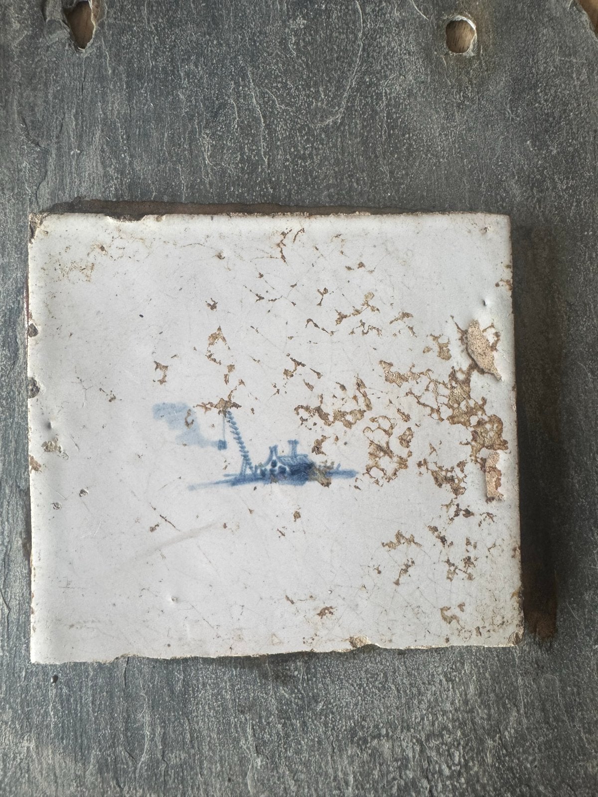 Oud tegeltje op dakpan - Uniek decoratiestuk, Ophalen of Verzenden