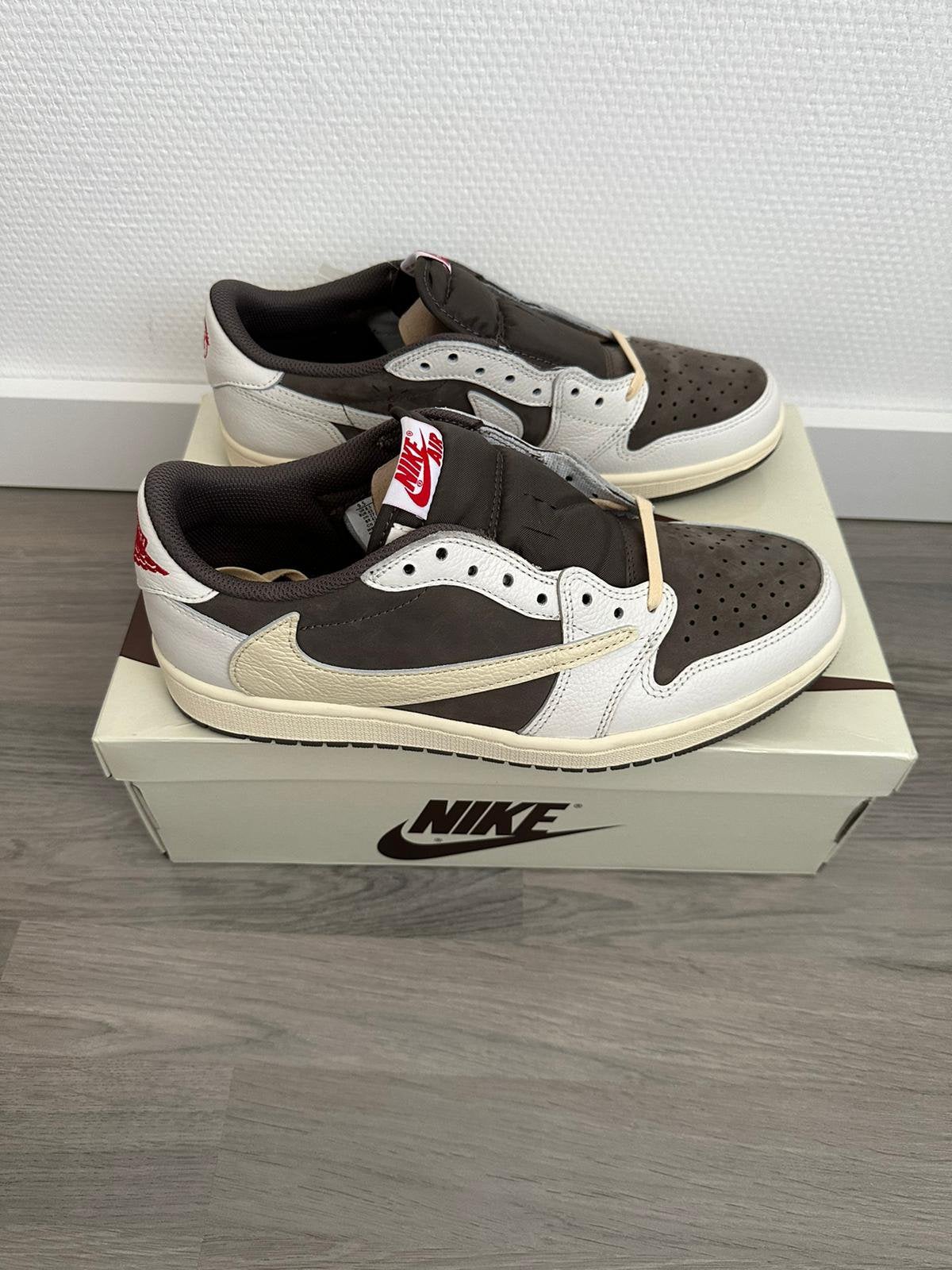 Nike Air Jordan 1 Low Travis Scott Reverse Mocha, Ophalen of Verzenden, Zo goed als nieuw, Bruin