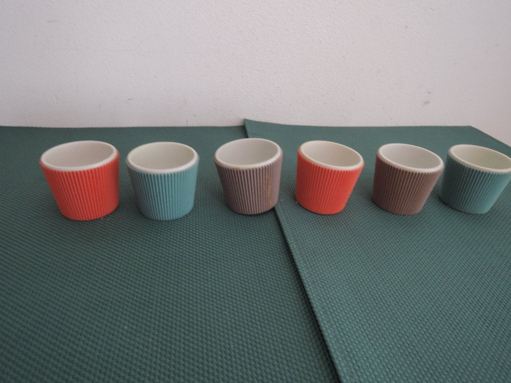 Zes ouderwetse geribbelde eierdopjes, Kunststof, Overige typen, Ophalen of Verzenden, Zo goed als nieuw