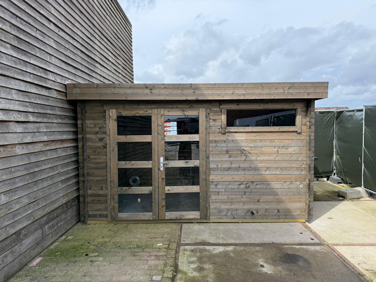 Tuinhuis/schuur/blokhut met dubbele deuren grijs ZAN nieuw !, Tuin en Terras, Tuinhuizen, 200 tot 400 cm, Zo goed als nieuw, Hout
