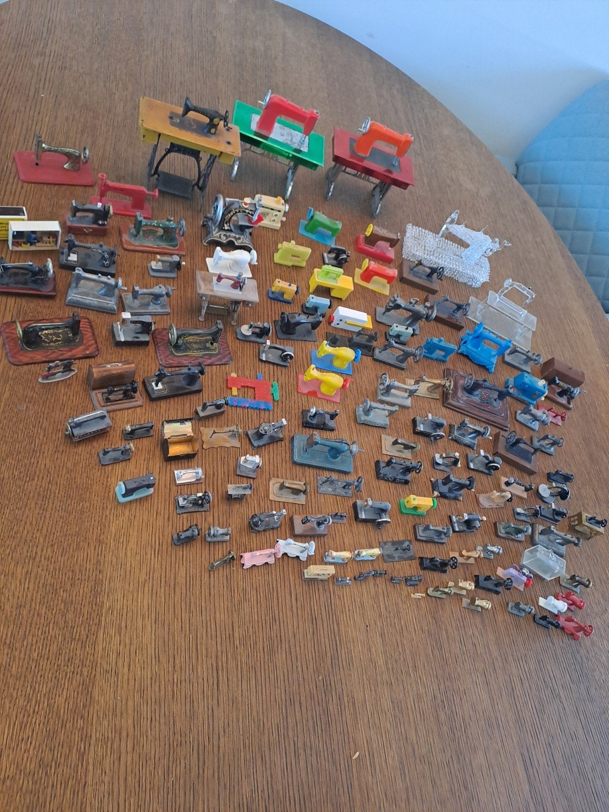 verzameling miniatuur naaimachines, Ophalen of Verzenden