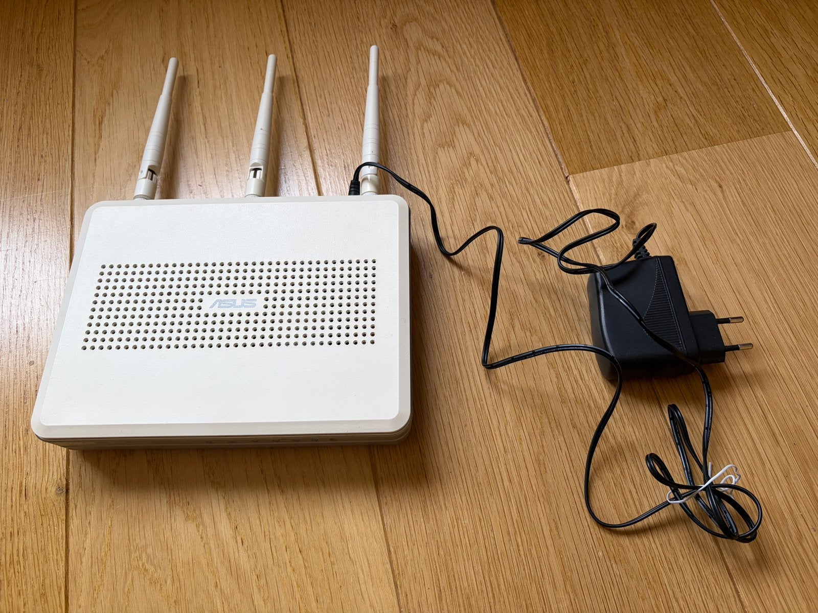 Asus RT-N16 Router, Ophalen of Verzenden, Zo goed als nieuw