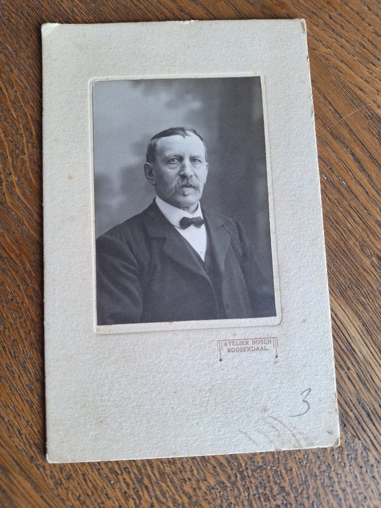 CDV 1922 Bosch  - ambtenaar posterijen Roosendaal, Verzamelen, Foto's en Prenten, Gebruikt, Verzenden, Foto, Voor 1940
