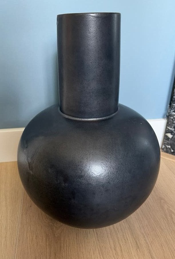 NORR11 vaas/bolvaas - antracietgrijs/zwarte vaas, Huis en Inrichting, Woonaccessoires | Vazen, Ophalen, Zwart, Nieuw, 40 cm