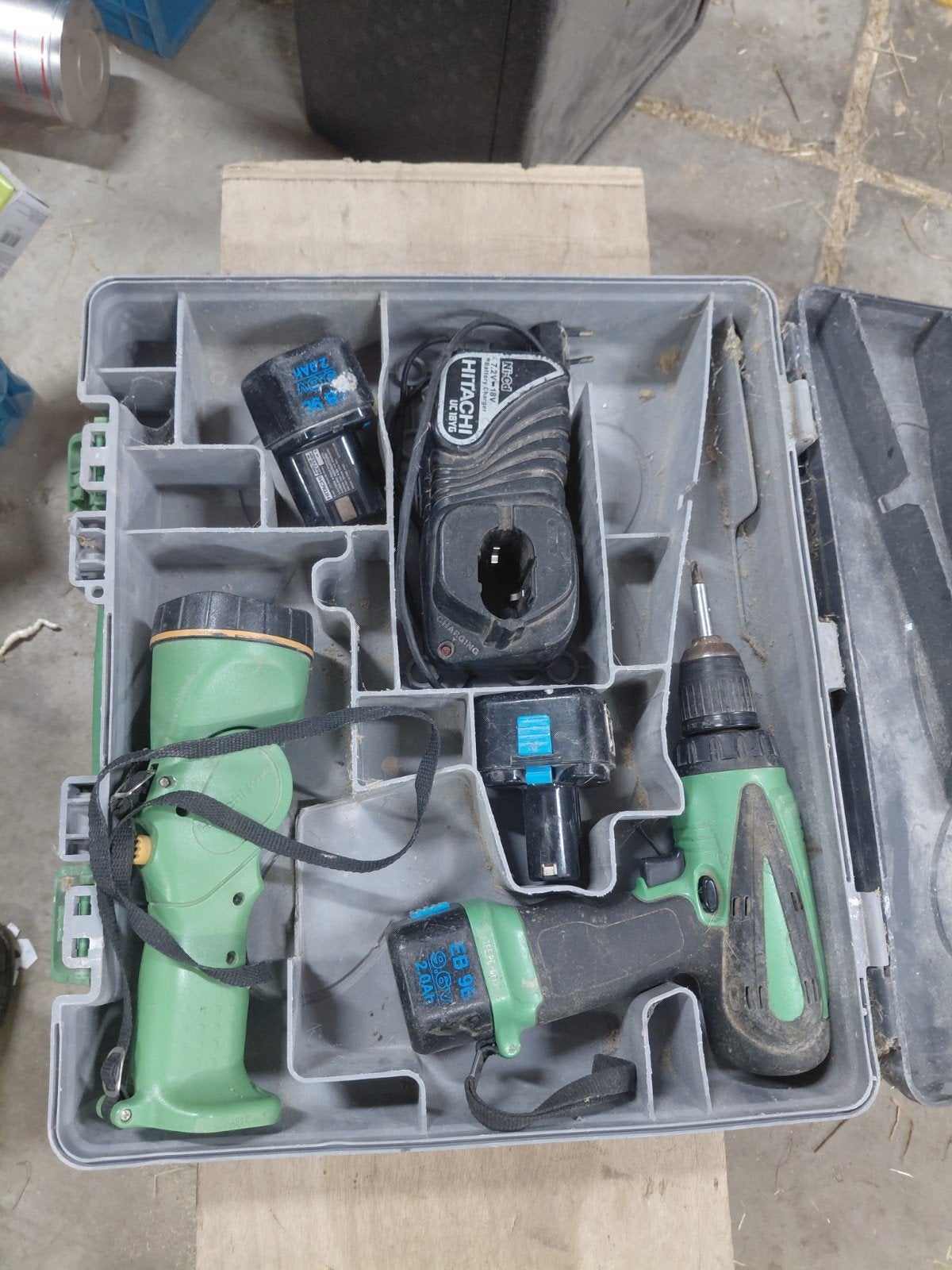 Hitachi 9.6V Schroefmachine & Zaklamp met 3 Accu's, Ophalen, Gebruikt, Boor- en Schroefmachine