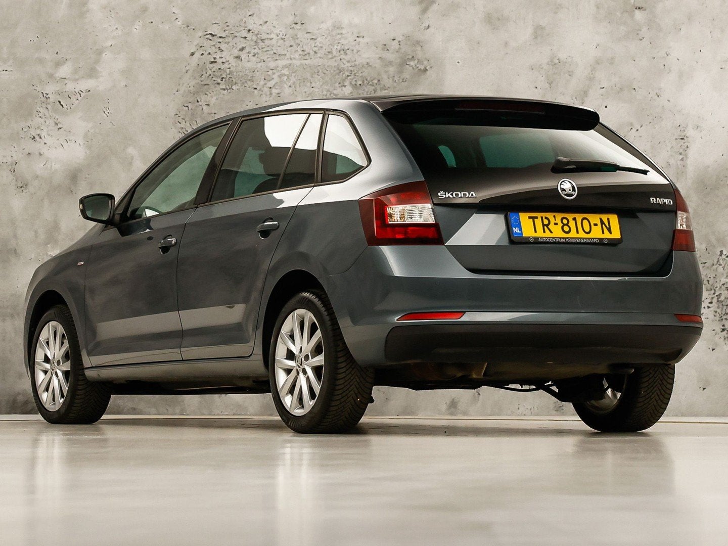 Skoda Rapid Spaceback 1.0 TSI Sport Automaat (PANORAMADAK, N, 12 maanden, Stof, Gebruikt, 610 kg