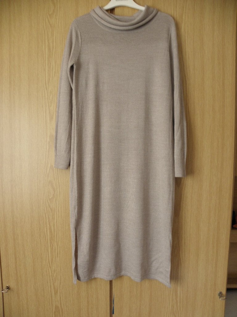 Lange soepele beige acryl wollen jurk SURKANA M zeer netjes, Kleding | Dames, Jurken, Maat 38/40 (M), Beige, Ophalen of Verzenden