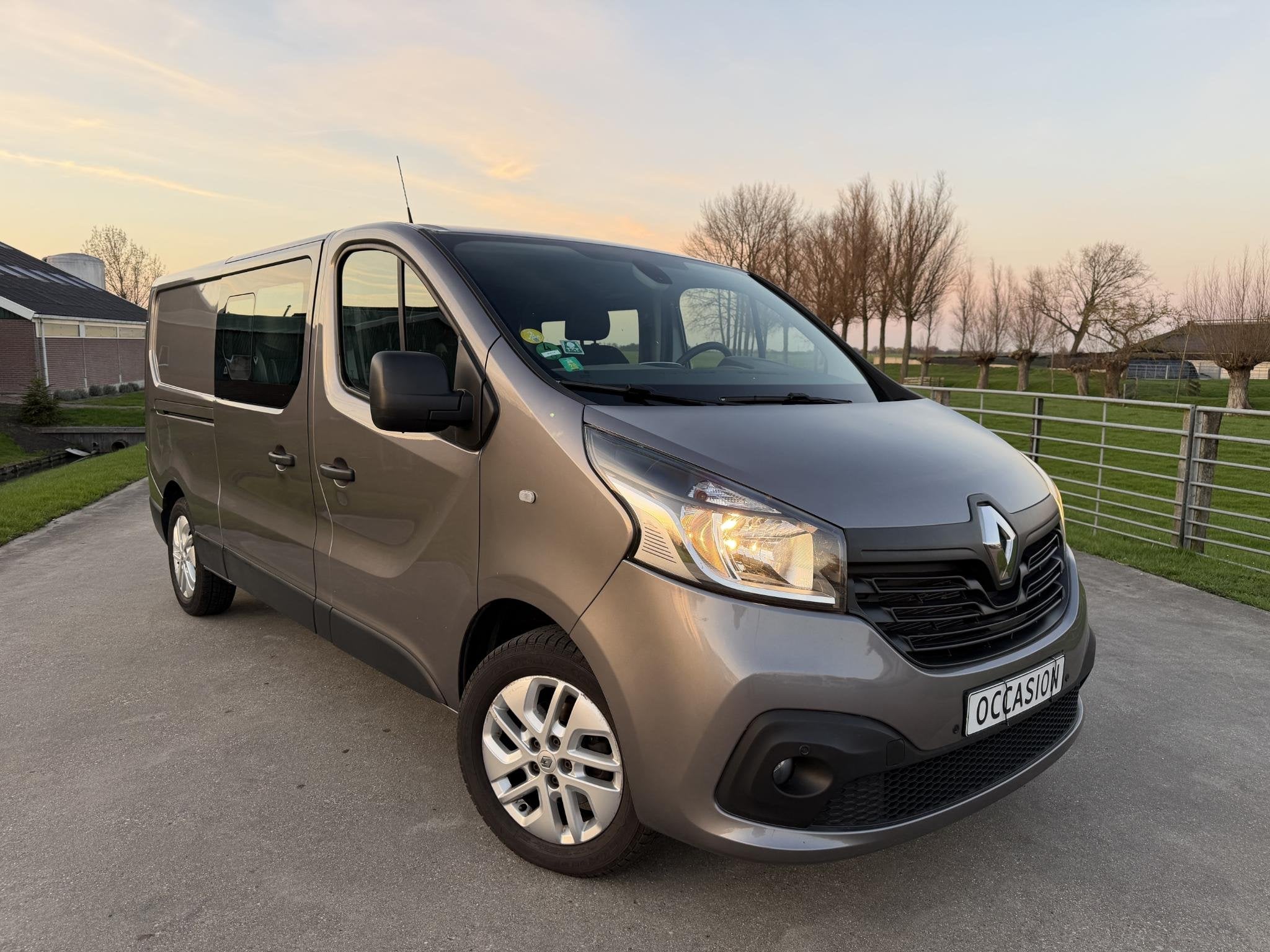 Renault Trafic 1.6 dCi T29 L2H1 DC Comfort 6-ZITS | MARGE |, Auto's, Voorwielaandrijving, Euro 5, Gebruikt, 2000 kg
