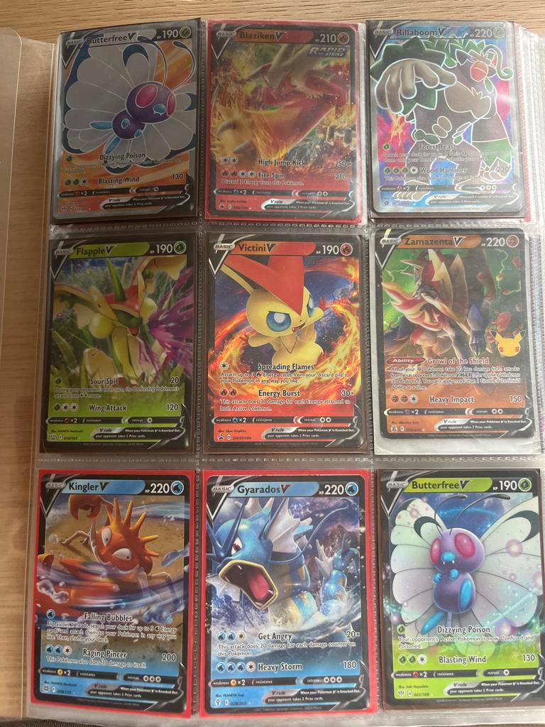 Pokémon V en VMAX Kaarten Collectie - Zeldzaam!, Ophalen, Zo goed als nieuw