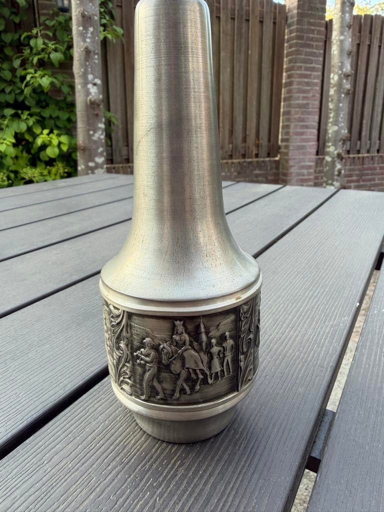 Vintage Tinnen Vaas met Reliëfdecoratie, Antiek en Kunst, Ophalen