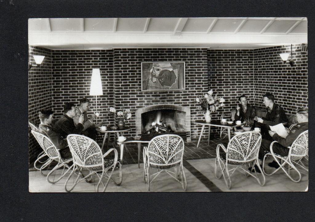 Militair Tehuis "De Leemberg'Nunspeet. Hoekje bij Haardvuur., Verzamelen, Verzenden, 1940 tot 1960, Gelderland