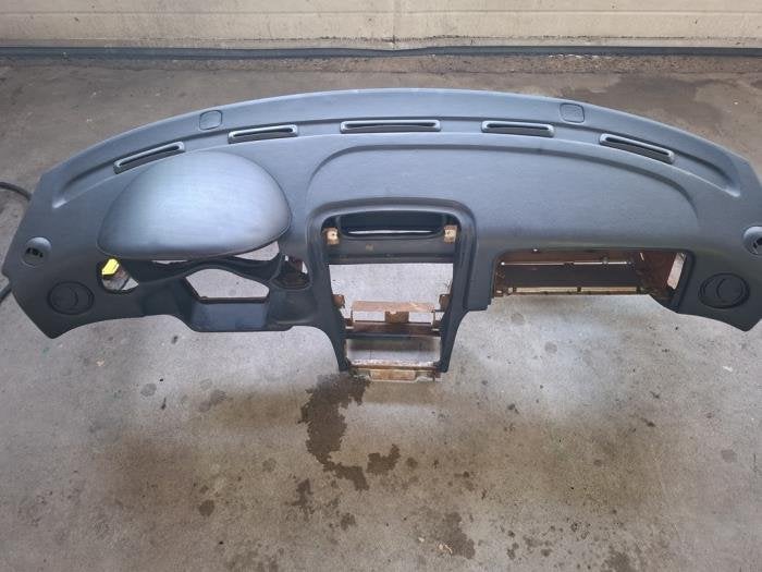 Dashboard van een Alfa Romeo Spider, Gebruikt, -, Verzenden, -