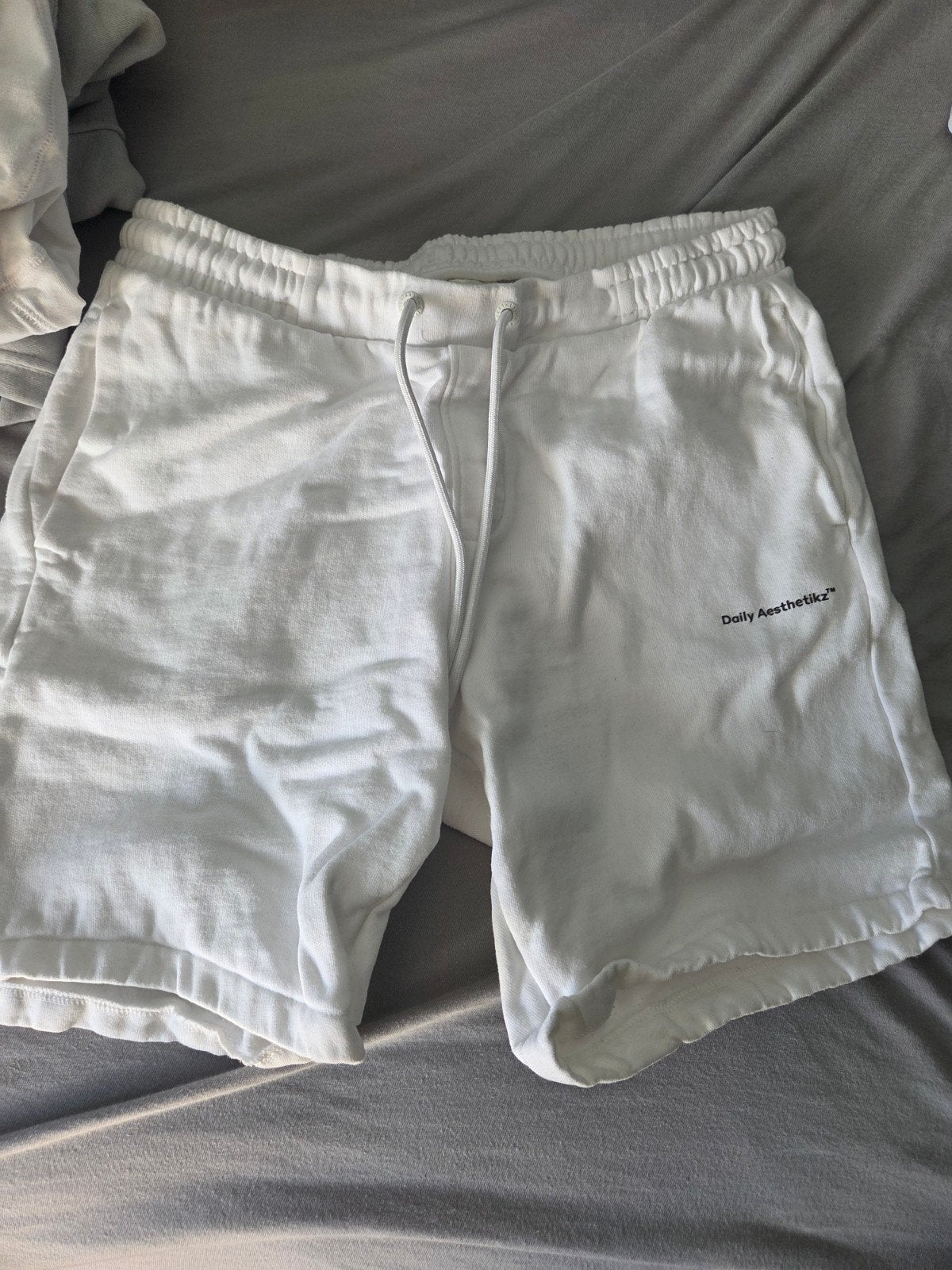 Daily Aesthetikz Witte Slim Fit Shorts Maat L, Kleding | Heren, Maat 52/54 (L), Wit, Nieuw, Ophalen of Verzenden