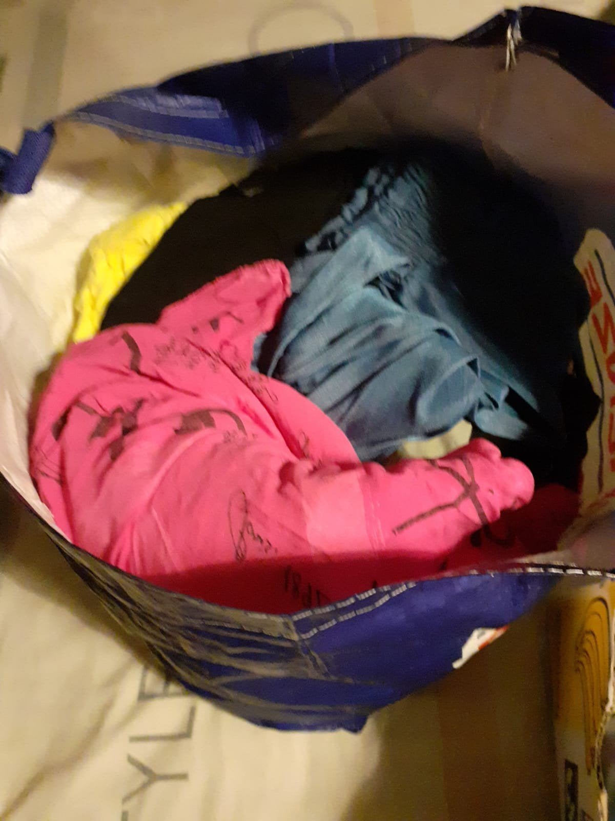 Moet SNEL WEG tas met Dameskleding maat M en L, Kleding | Dames, Ophalen, Zo goed als nieuw, Maat 38/40 (M)