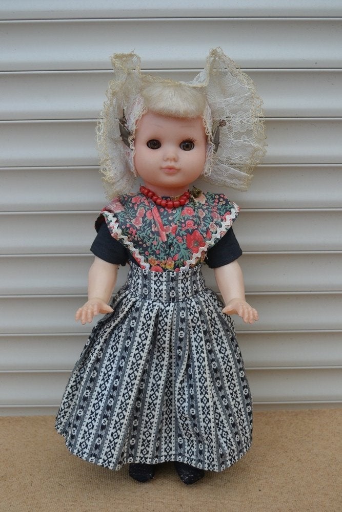 Wildebras klederdracht popje met originele kleding NR 8695, Ophalen of Verzenden, Zo goed als nieuw, Pop
