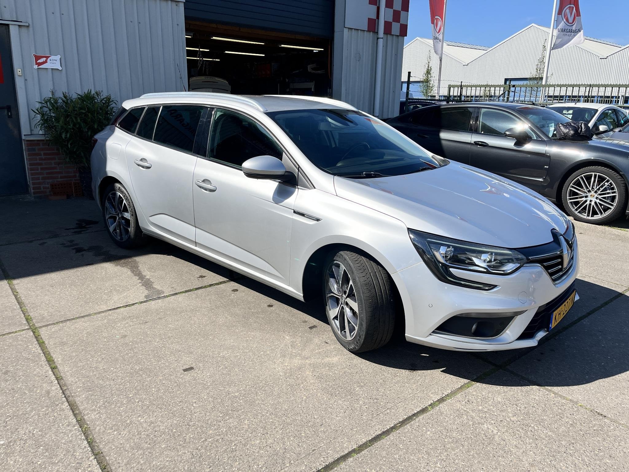 Renault Mégane Estate 1.2 TCe Bose Camera, trekhaak, blinds, Voorwielaandrijving, Gebruikt, 4 cilinders, Origineel Nederlands