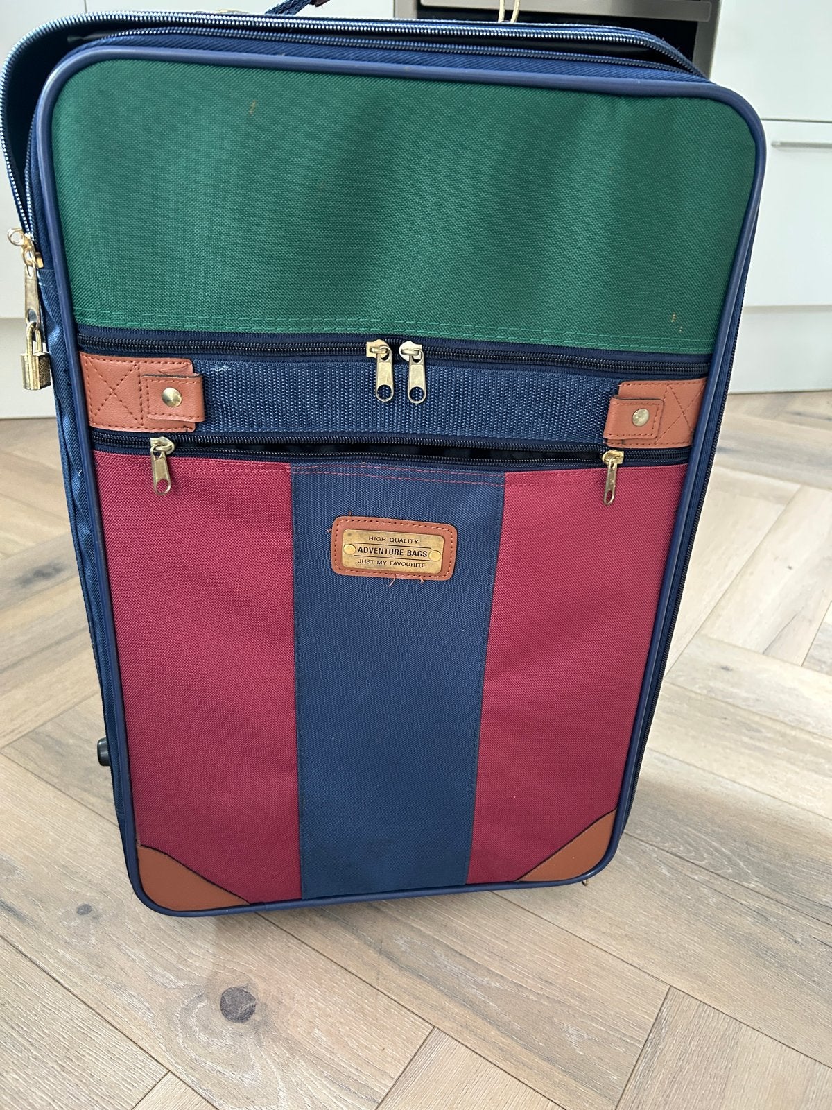 Adventure Bags Reiskoffer met Wieltjes en Uitschuifbare Hand, Ophalen, 40 tot 60 cm, Wieltjes, Gebruikt