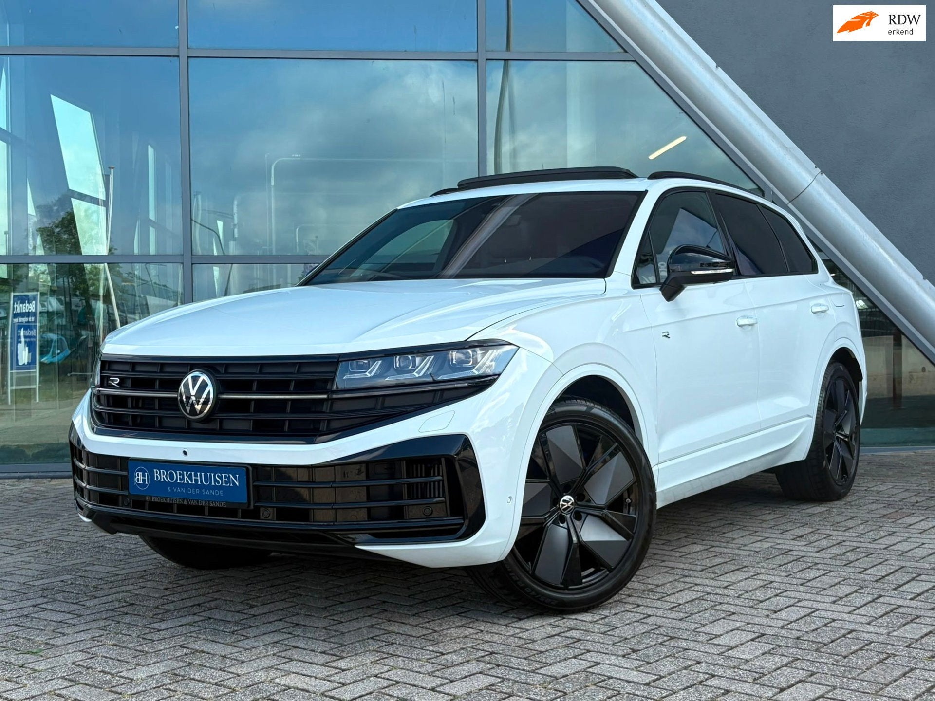 Volkswagen Touareg 3.0 TSi eHybrid 4MOTION R 462pk NW model, Automaat, Gebruikt, Zwart, 2995 cc