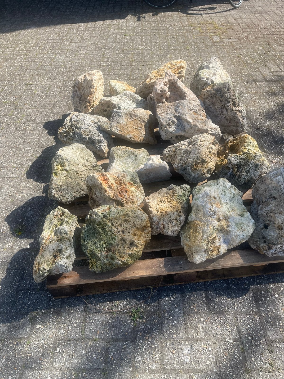 Decoratieve rotsen voor tuin of vijver (tufstenen), Ophalen, Overige materialen, Gebruikt, Kei