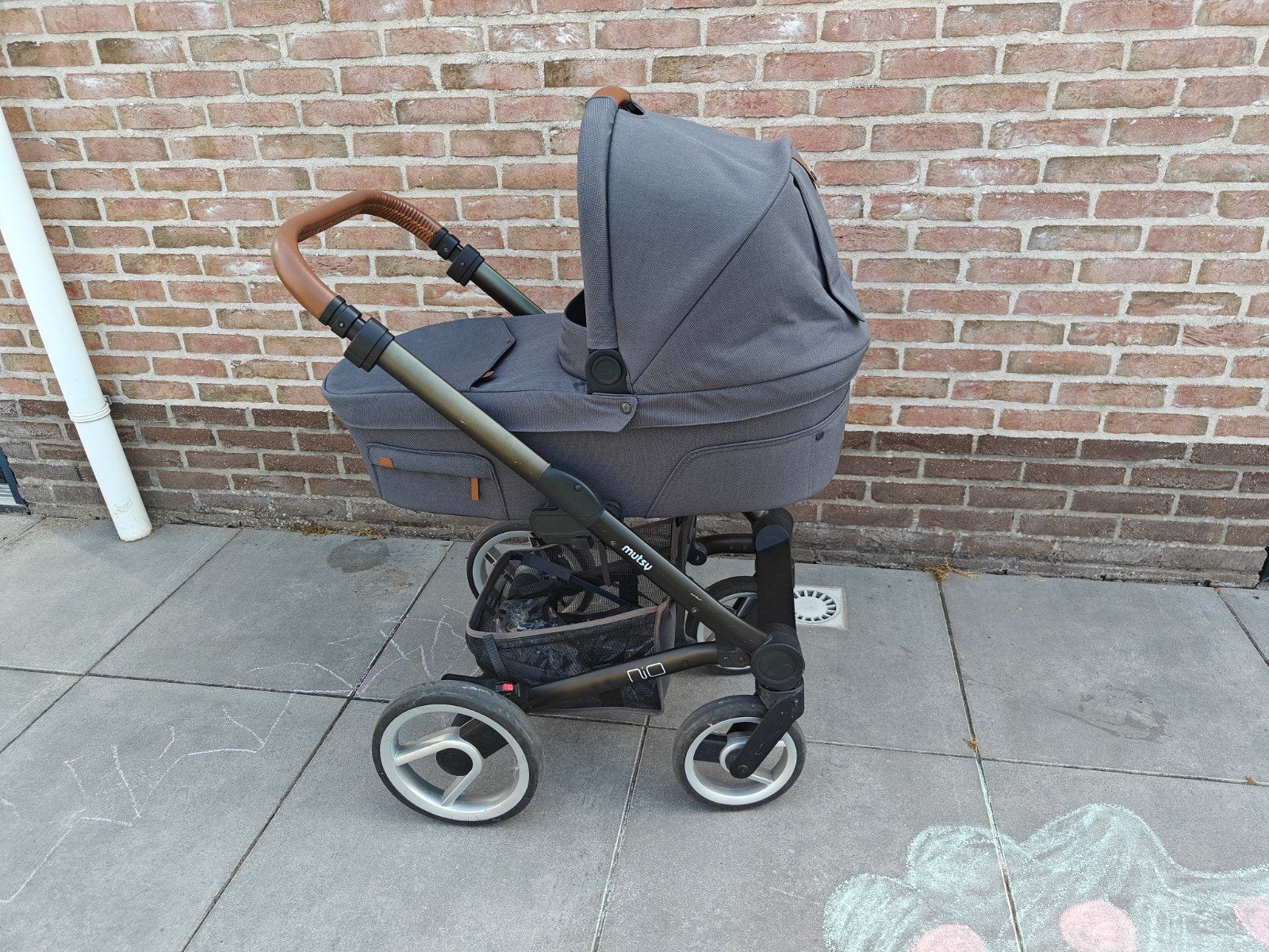 Mutsy Nio Kinderwagen met Reiswieg, Autostoeltje en Adapters, Ophalen, Gebruikt, Combiwagen, Mutsy