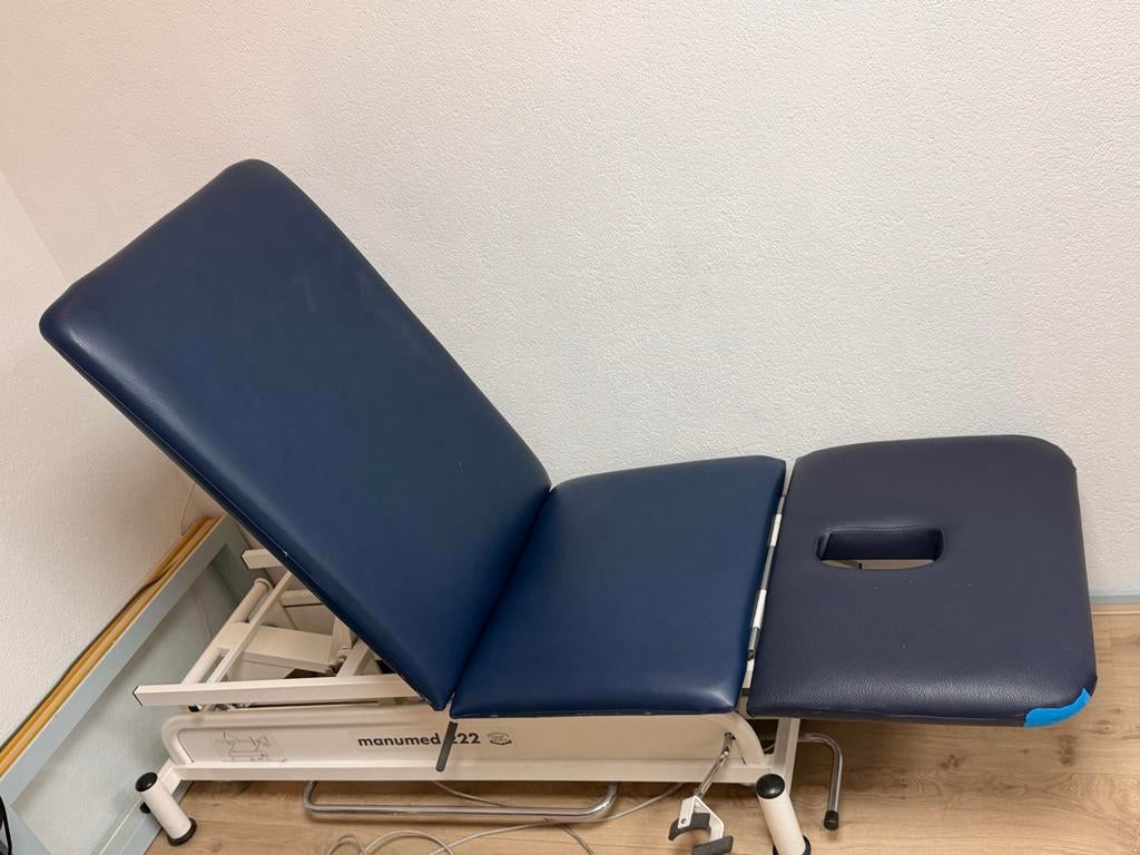 Manumed 222 elektrische behandelbank / massagetafel, Ophalen of Verzenden, Gebruikt