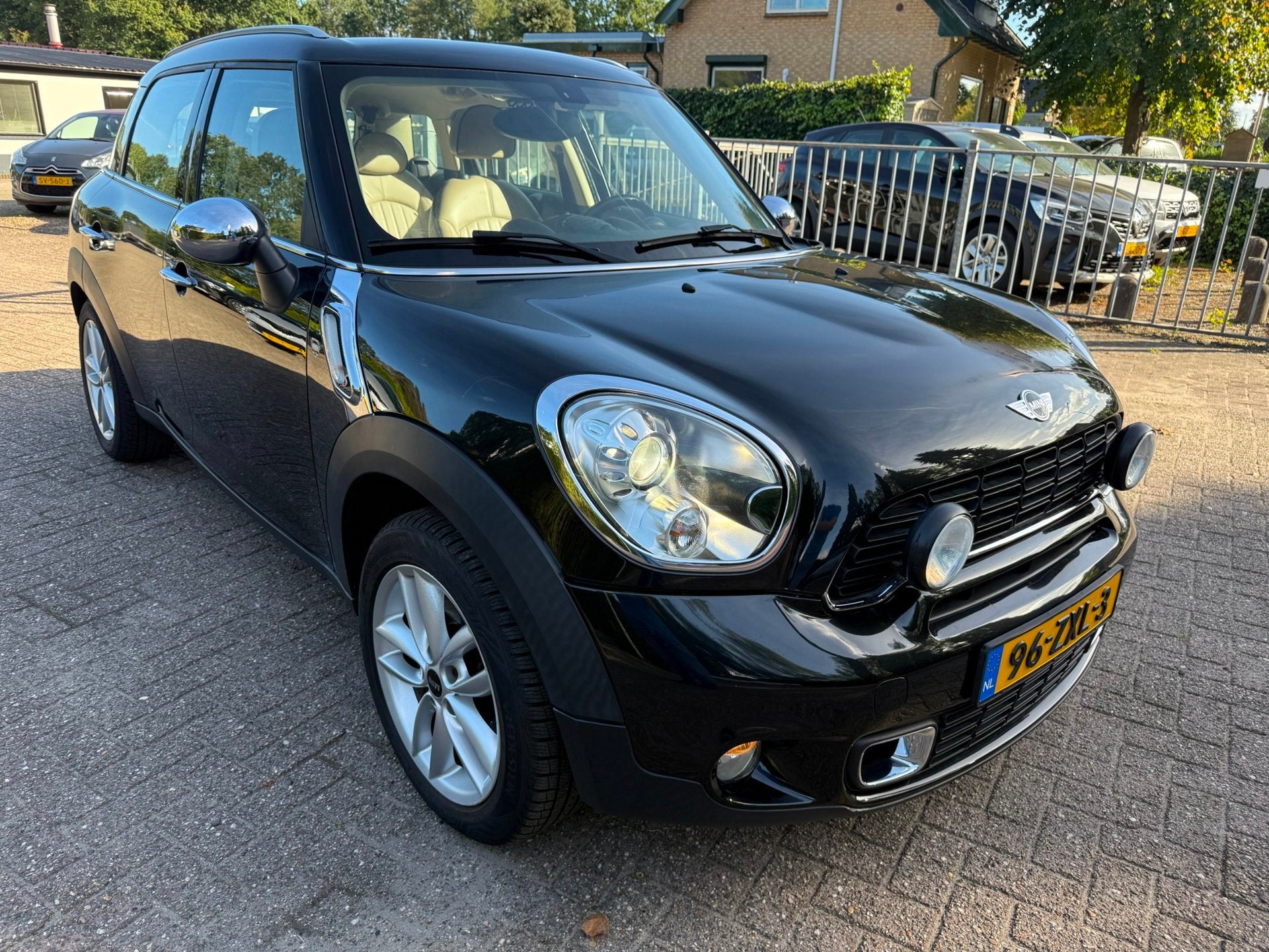Mini Countryman 1.6 Cooper S 5-DRS AUT. Chili ECC NAVI LEDER, Auto's, Euro 5, Gebruikt, Beige, Zwart