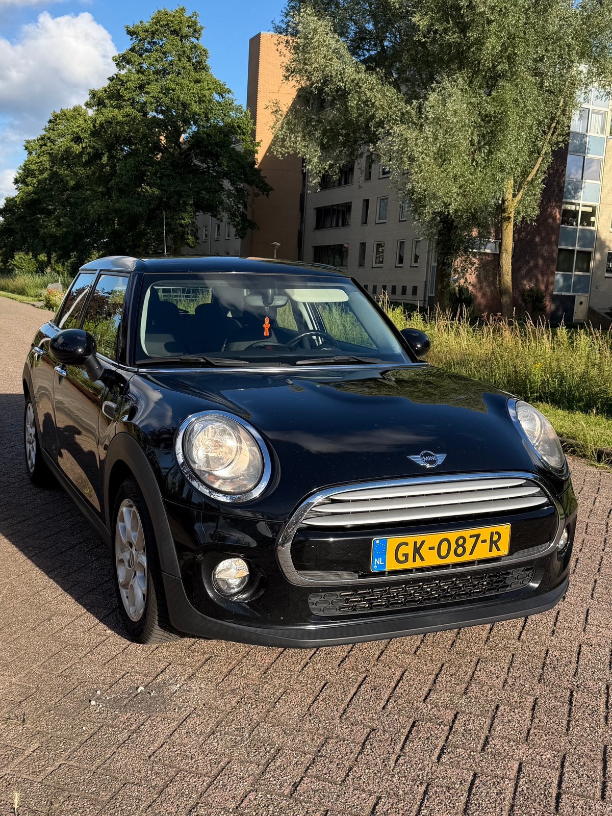 Mini cooper 5-deurs 1.5 136pk 2015 Zwart nw apk, Auto's, Mini, 136 pk, Origineel Nederlands, Handgeschakeld, Particulier