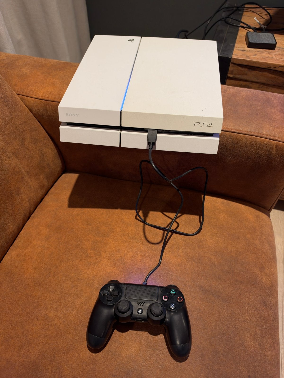 Sony PlayStation 4 Wit 500GB + Controller + FIFA 21, Spelcomputers en Games, Ophalen, Zo goed als nieuw, Met 1 controller, Original