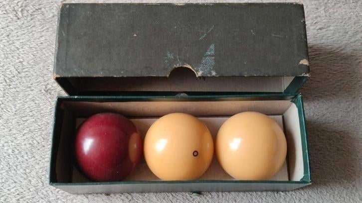 Set Super Aramith biljartballen in doosje, Sport en Fitness, Biljarten en Poolen, Ophalen of Verzenden, Zo goed als nieuw, Keu of Ballen
